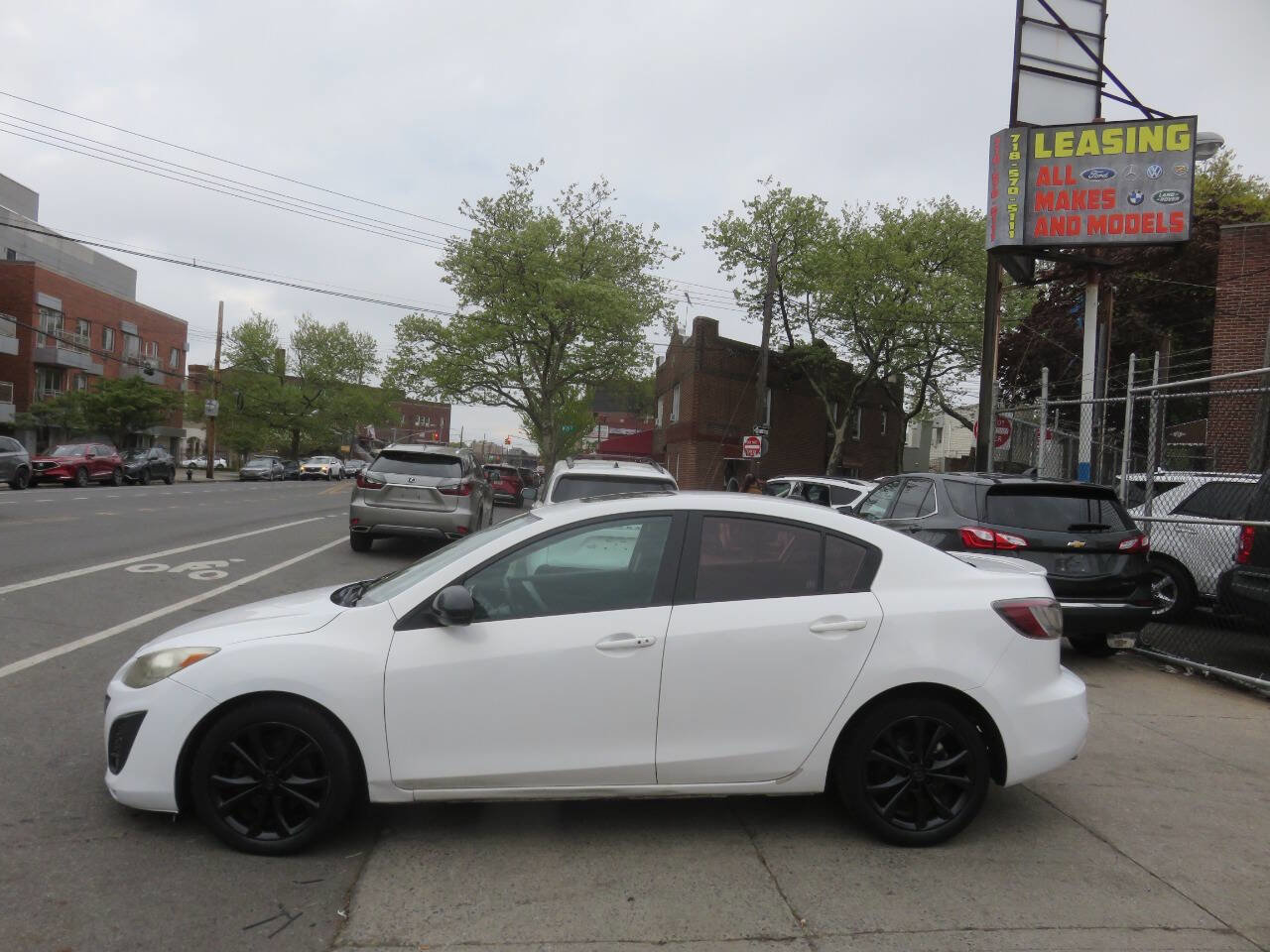 Used 2011 MAZDA MAZDA3 s Sport w/ Tech Pkg FWD image 7