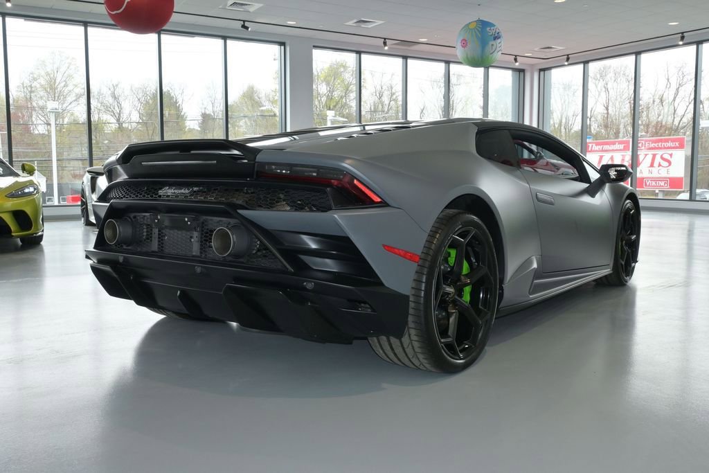 Used 2023 Lamborghini Huracan EVO RWD image 2