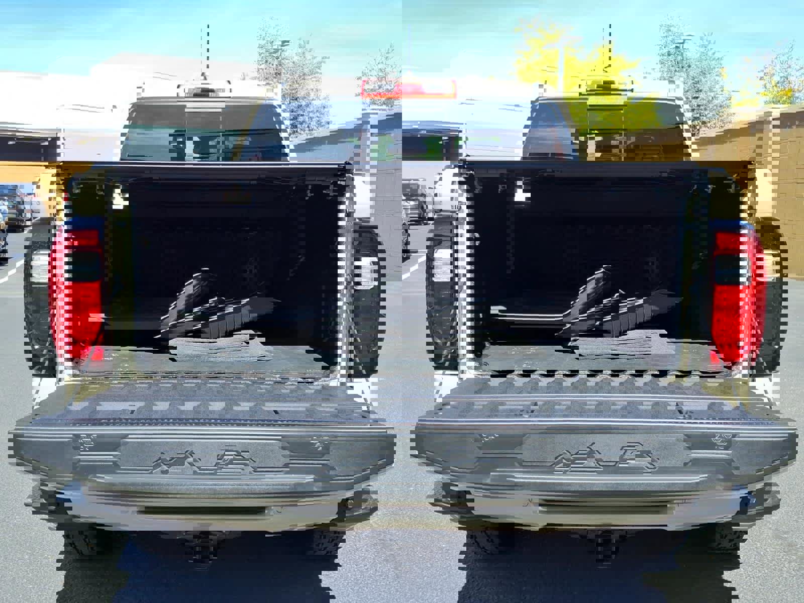 Used 2024 GMC Canyon AT4 w/ AT4 Premium Package image 17