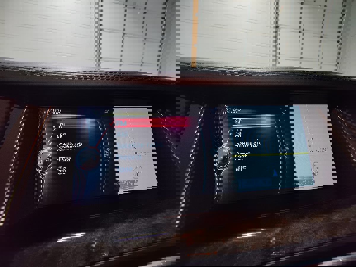 Used 2013 BMW 750Li xDrive image 35