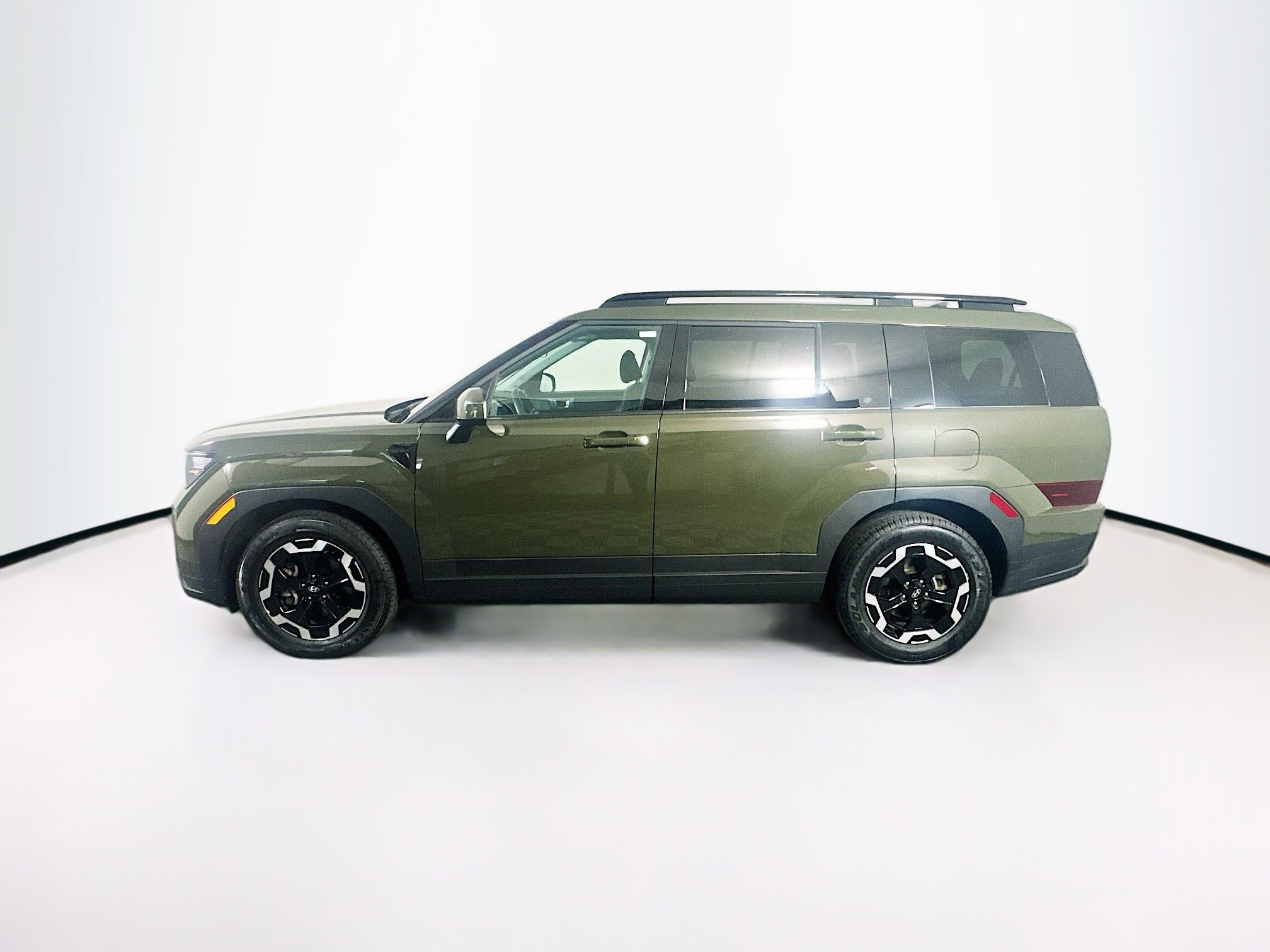 Used 2025 Hyundai Santa Fe SEL FWD image 4