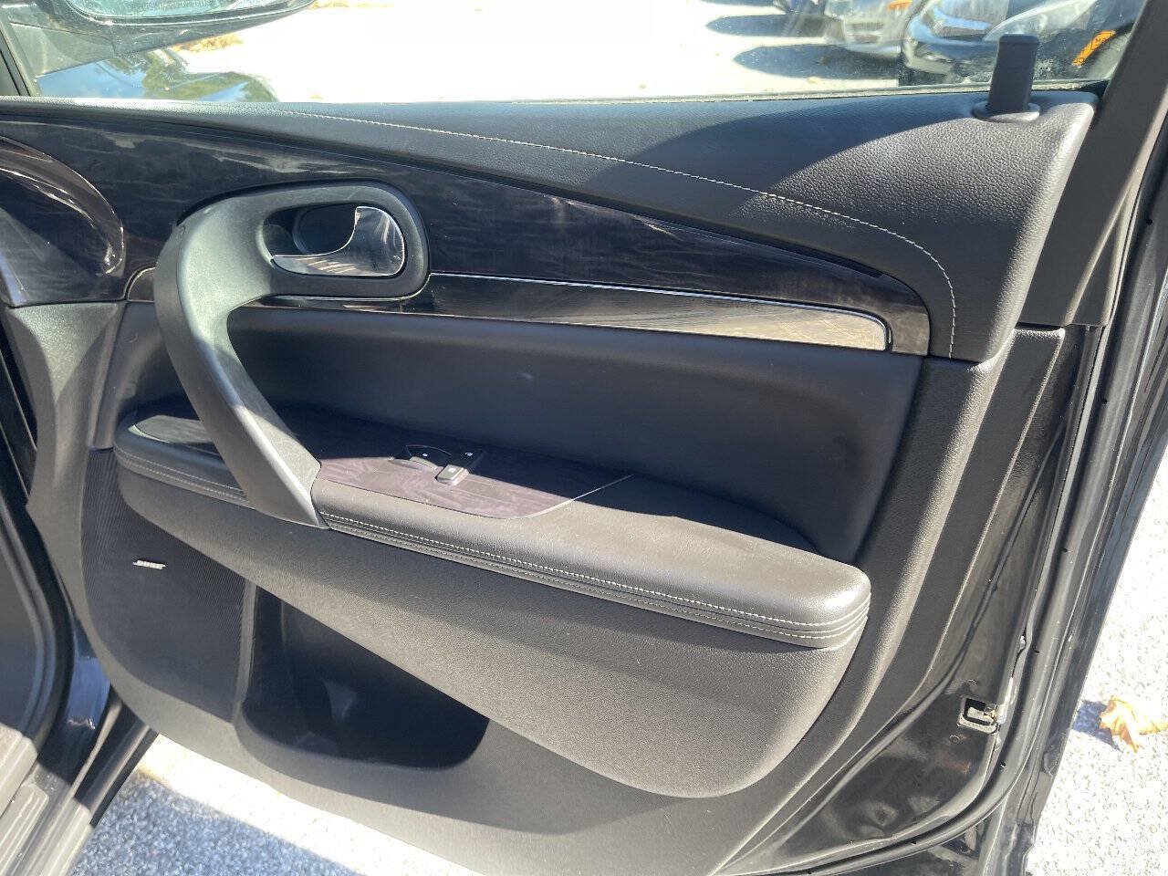 Used 2016 Buick Enclave Leather AWD/4WD image 29