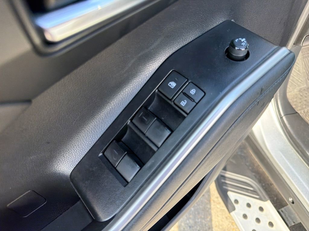 Used 2023 Toyota Highlander L image 11