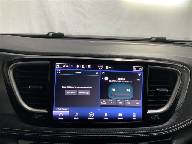 Used 2023 Chrysler Pacifica Touring image 23