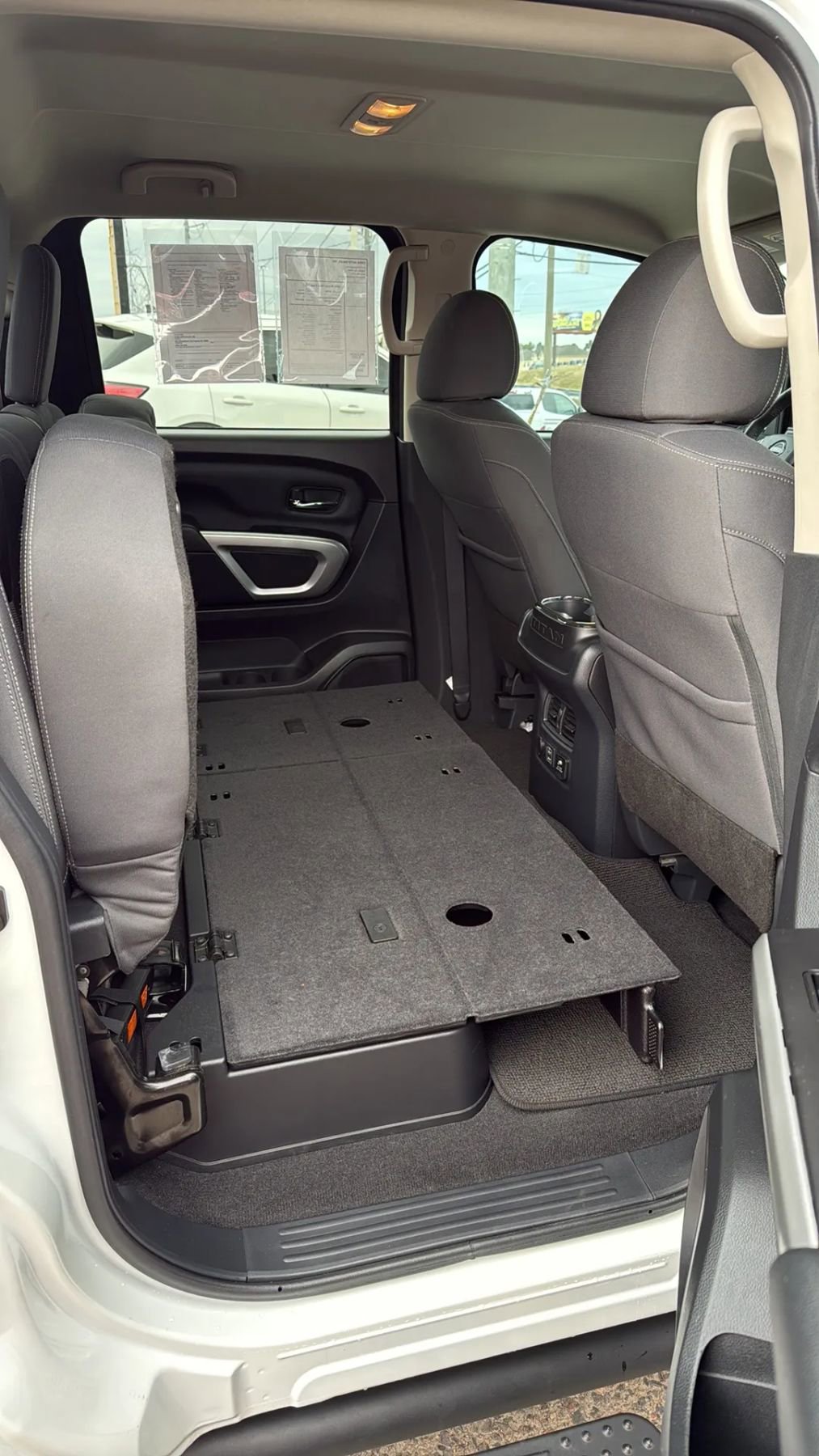 Used 2024 Nissan Titan SV w/ SV Convenience Package image 7