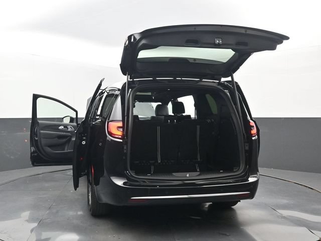 Used 2026 Chrysler Pacifica Limited FWD image 37