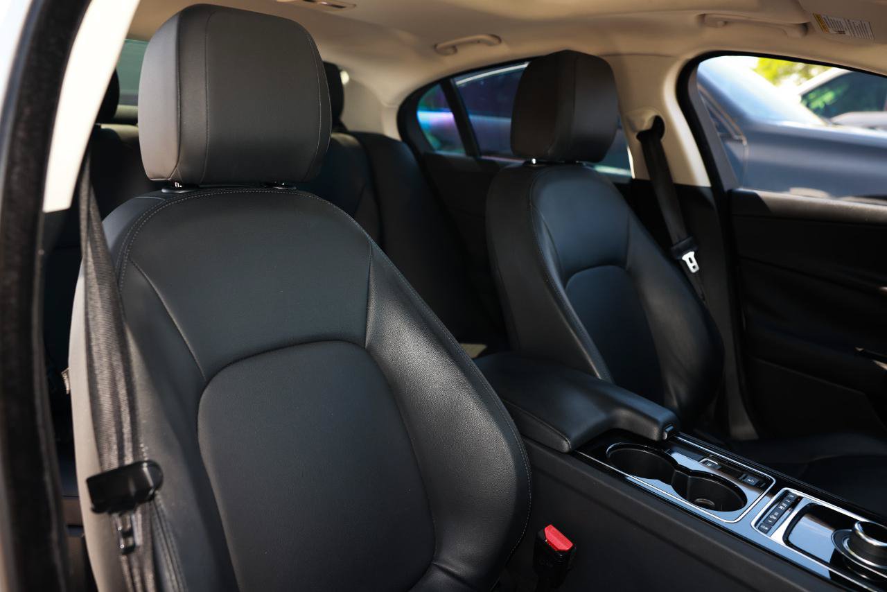 Used 2017 Jaguar XE Premium RWD image 20