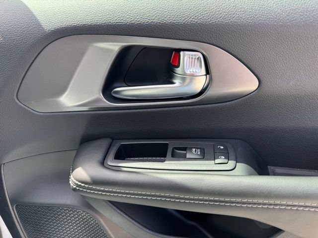 New 2026 Chrysler Pacifica Select FWD image 23