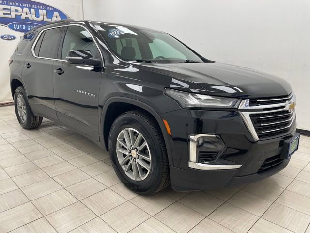 Used 2023 Chevrolet Traverse LT image 1