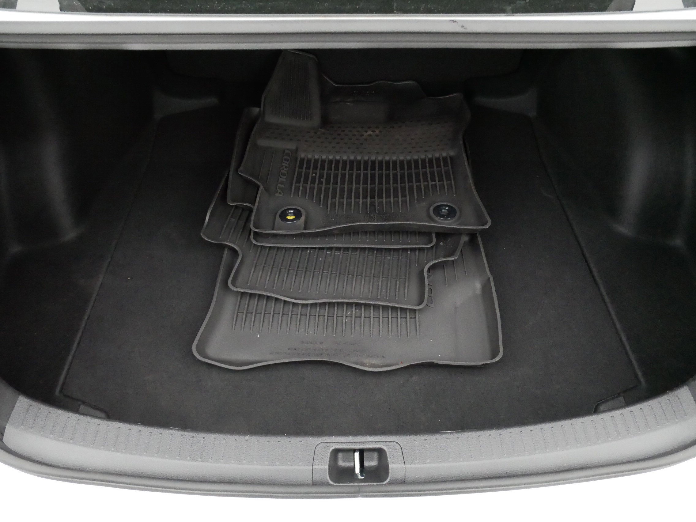 Certified 2025 Toyota Corolla LE w/ Convenience Package image 18