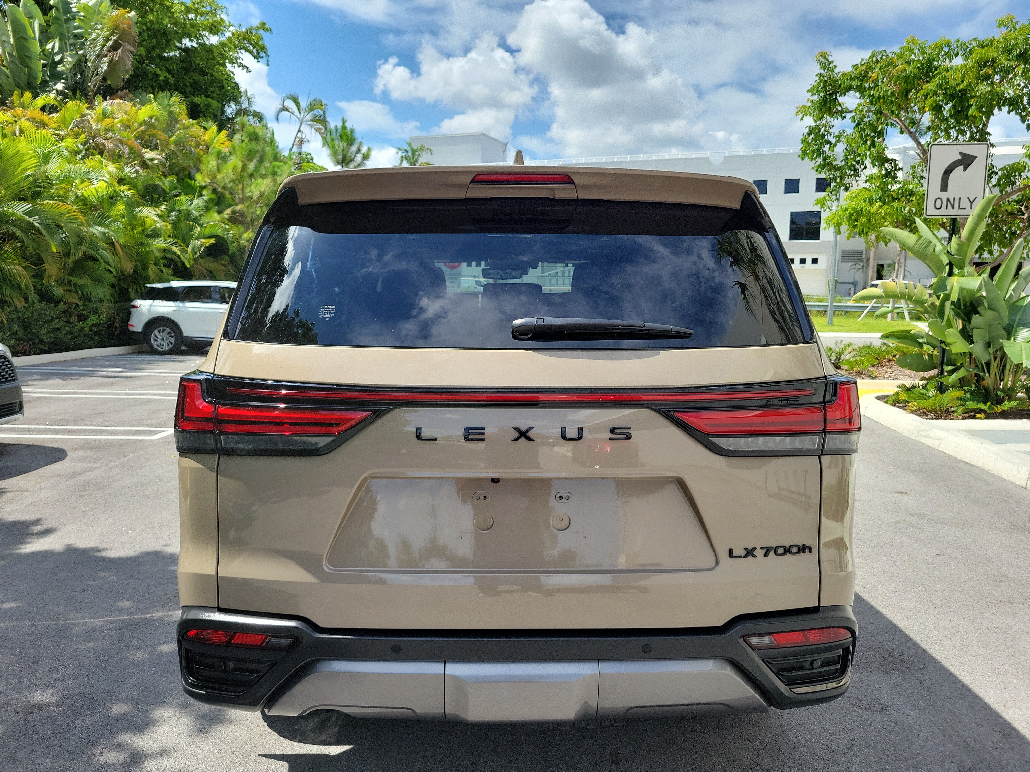 Used 2025 Lexus LX 700h Overtrail AWD/4WD image 5