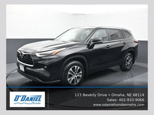 Used 2023 Toyota Highlander XLE AWD/4WD image 1