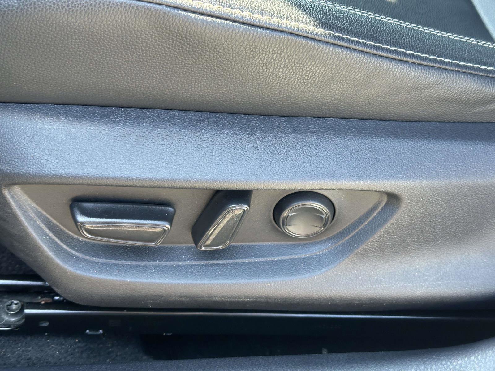 Used 2025 Toyota Camry SE image 14