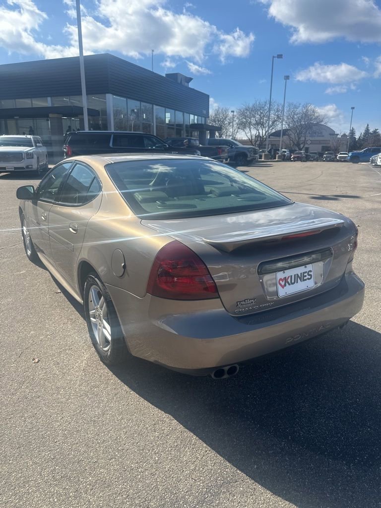Used 2006 Pontiac Grand Prix GT w/ Sun And Sound Package image 4