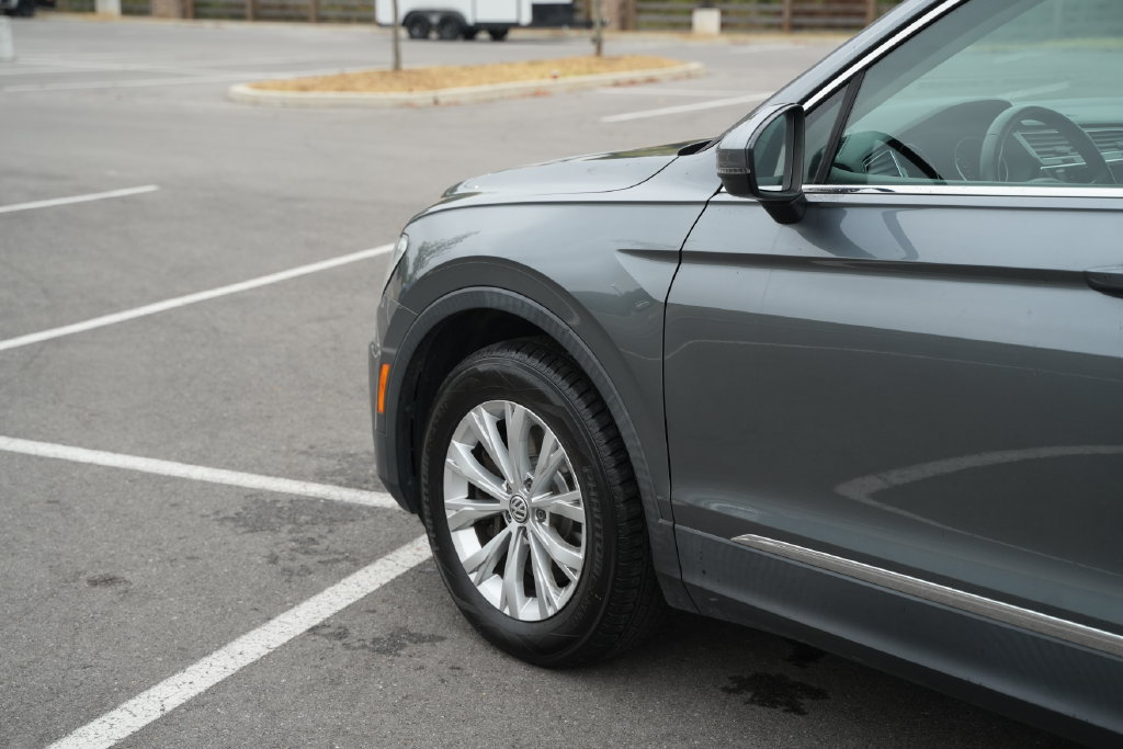 Used 2018 Volkswagen Tiguan SE w/ Panoramic Sunroof Package AWD/4WD image 42