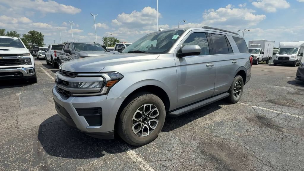 Used 2022 Ford Expedition XLT RWD image 4