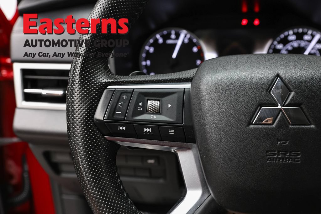 Used 2025 Mitsubishi Outlander SE AWD/4WD image 15