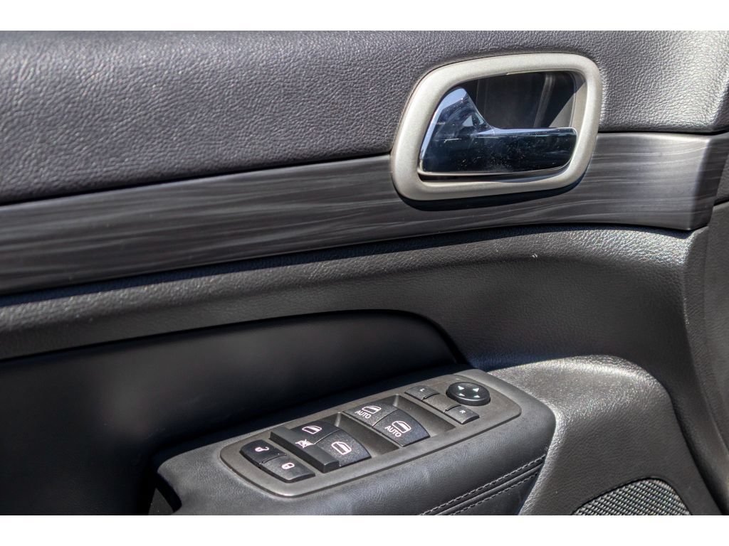 Used 2021 Jeep Grand Cherokee Laredo X AWD/4WD image 19
