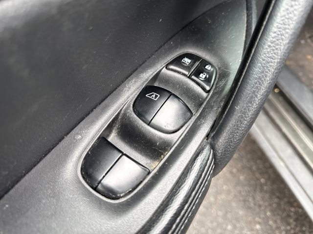 Used 2016 Nissan Rogue S image 22