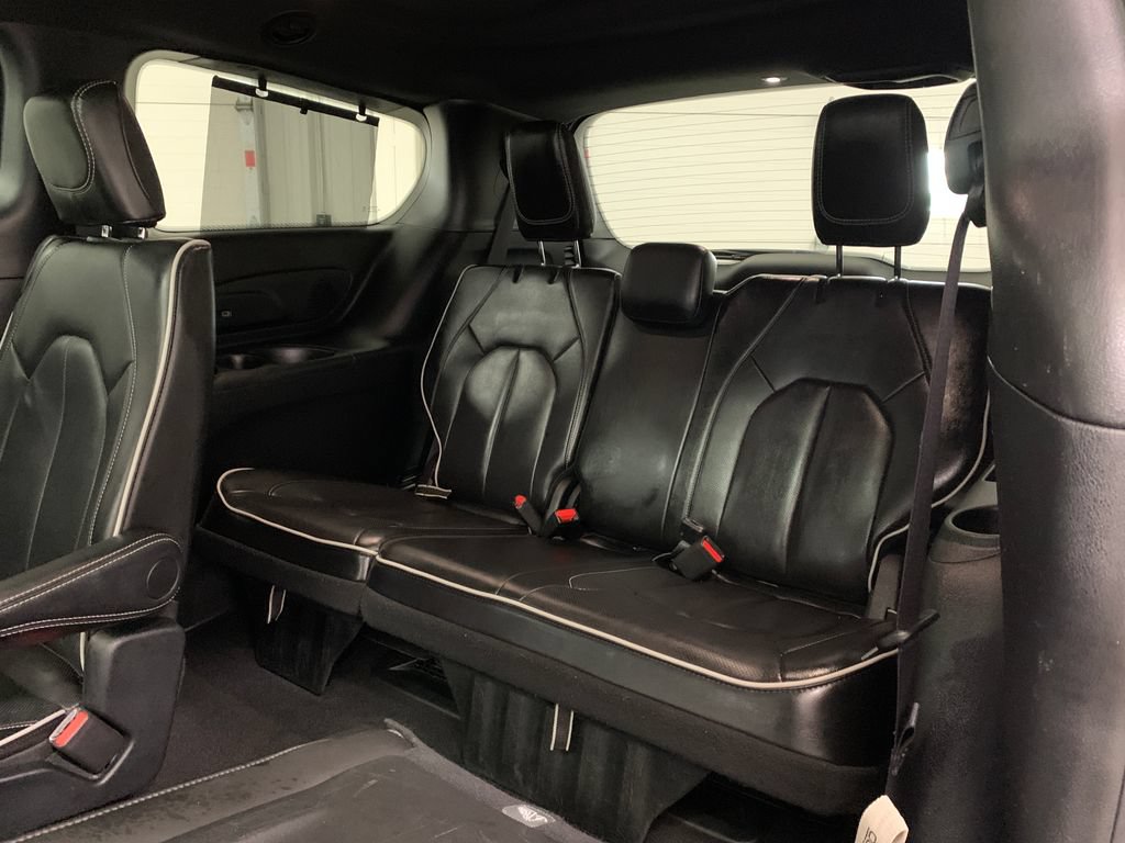Used 2025 Chrysler Pacifica Limited FWD image 21