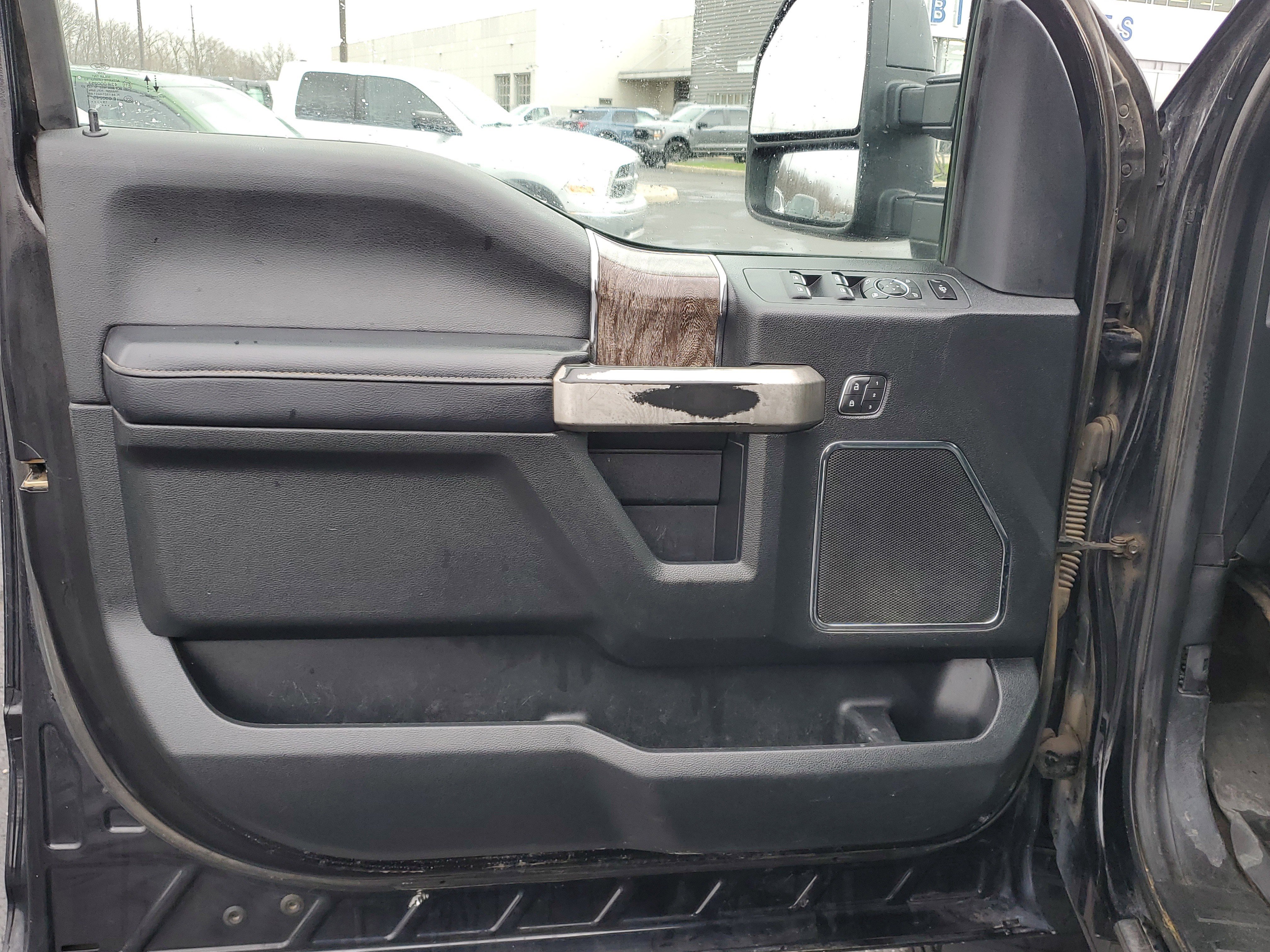 Used 2019 Ford F350 Lariat image 15