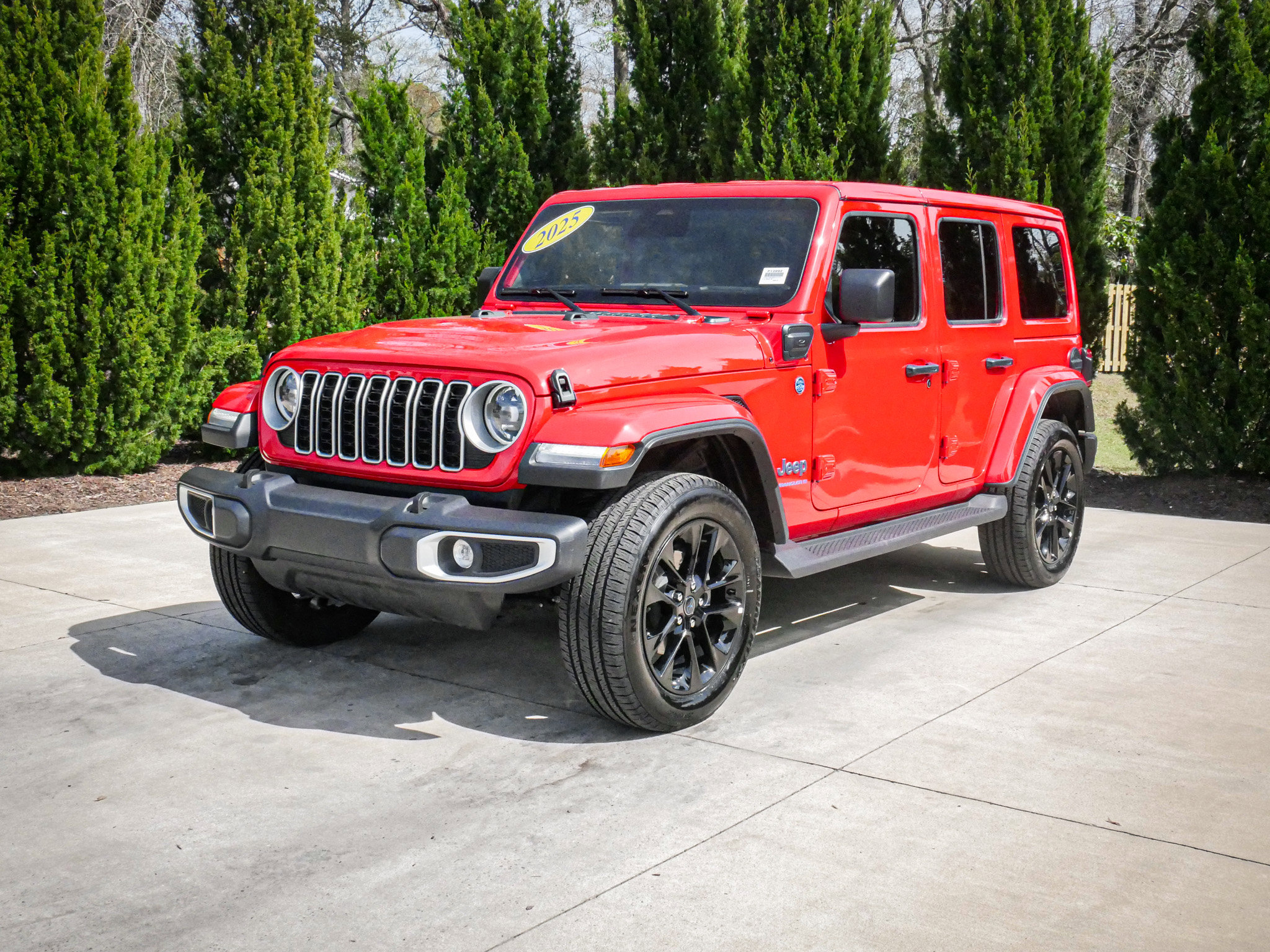 Used 2025 Jeep Wrangler Sahara image 5