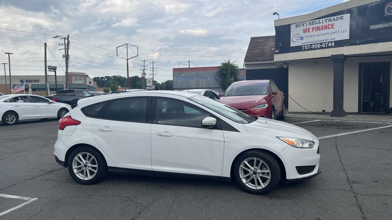 Used 2017 Ford Focus SE image 3