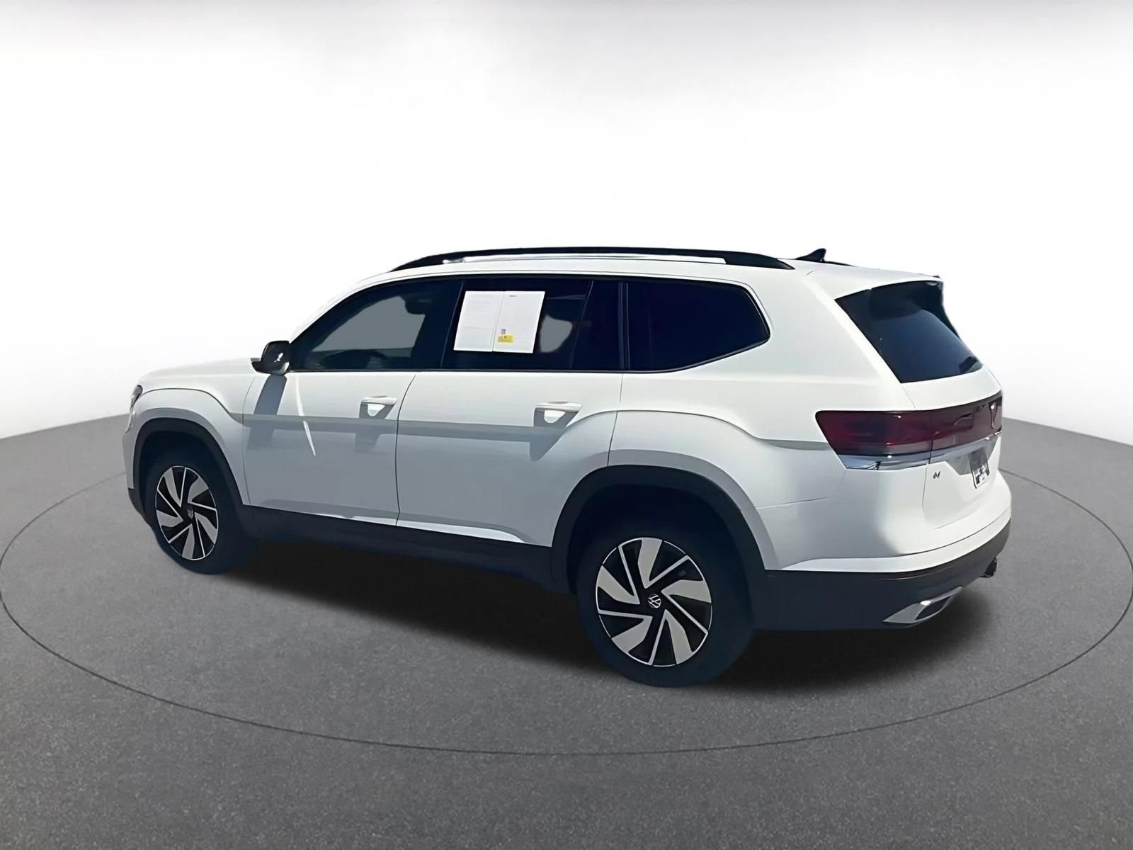 Used 2026 Volkswagen Atlas SE FWD image 11