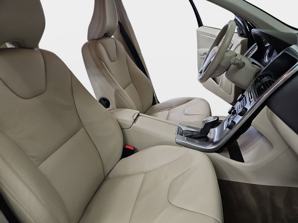 Used 2013 Volvo XC60 T6 AWD/4WD image 12