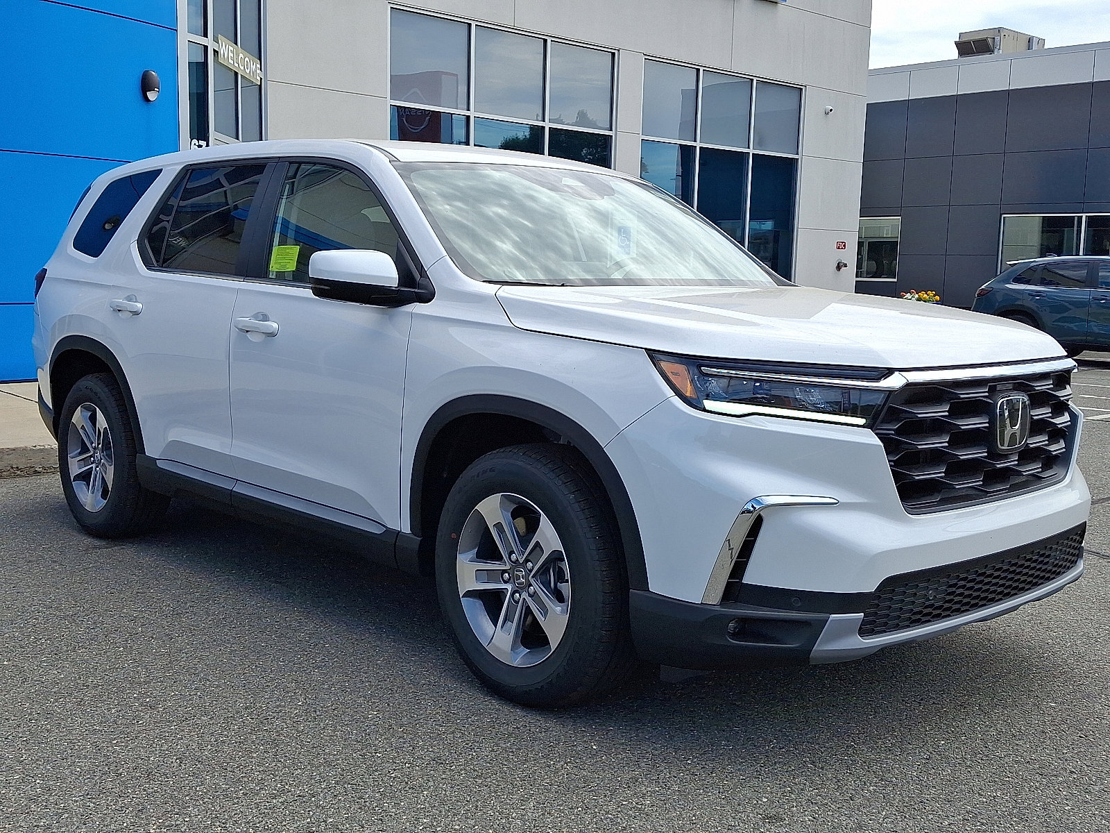 New 2025 Honda Pilot EX-L image 2