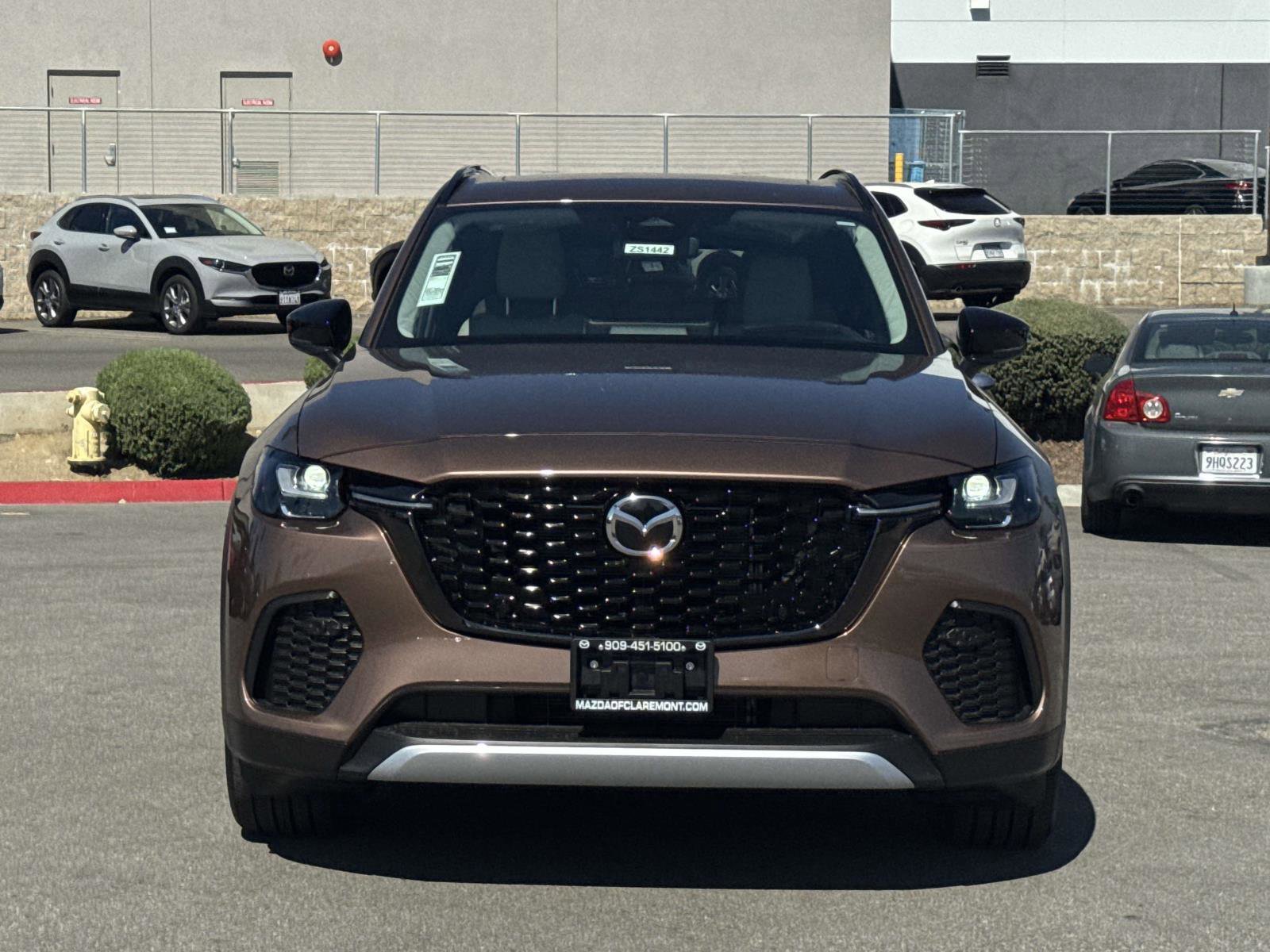 New 2025 MAZDA CX-70 Plug-In Hybrid w/ Premium Pkg image 2