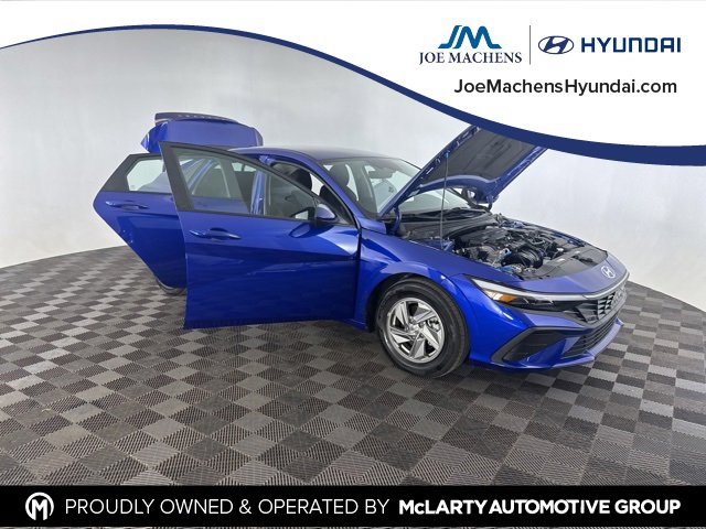 Used 2025 Hyundai Elantra SE image 14