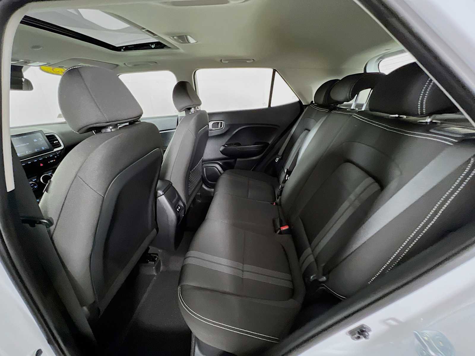 Certified 2025 Hyundai Venue SEL FWD image 24