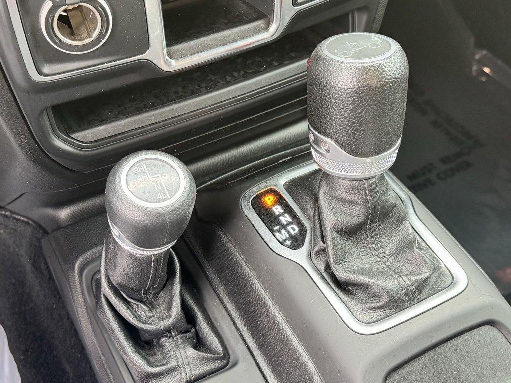 Used 2019 Jeep Wrangler Sport image 12