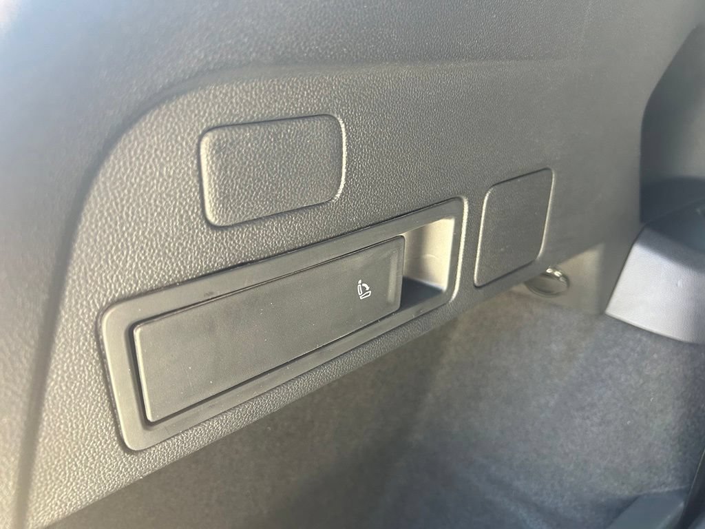 Certified 2023 Volkswagen Tiguan SE R-Line FWD image 35