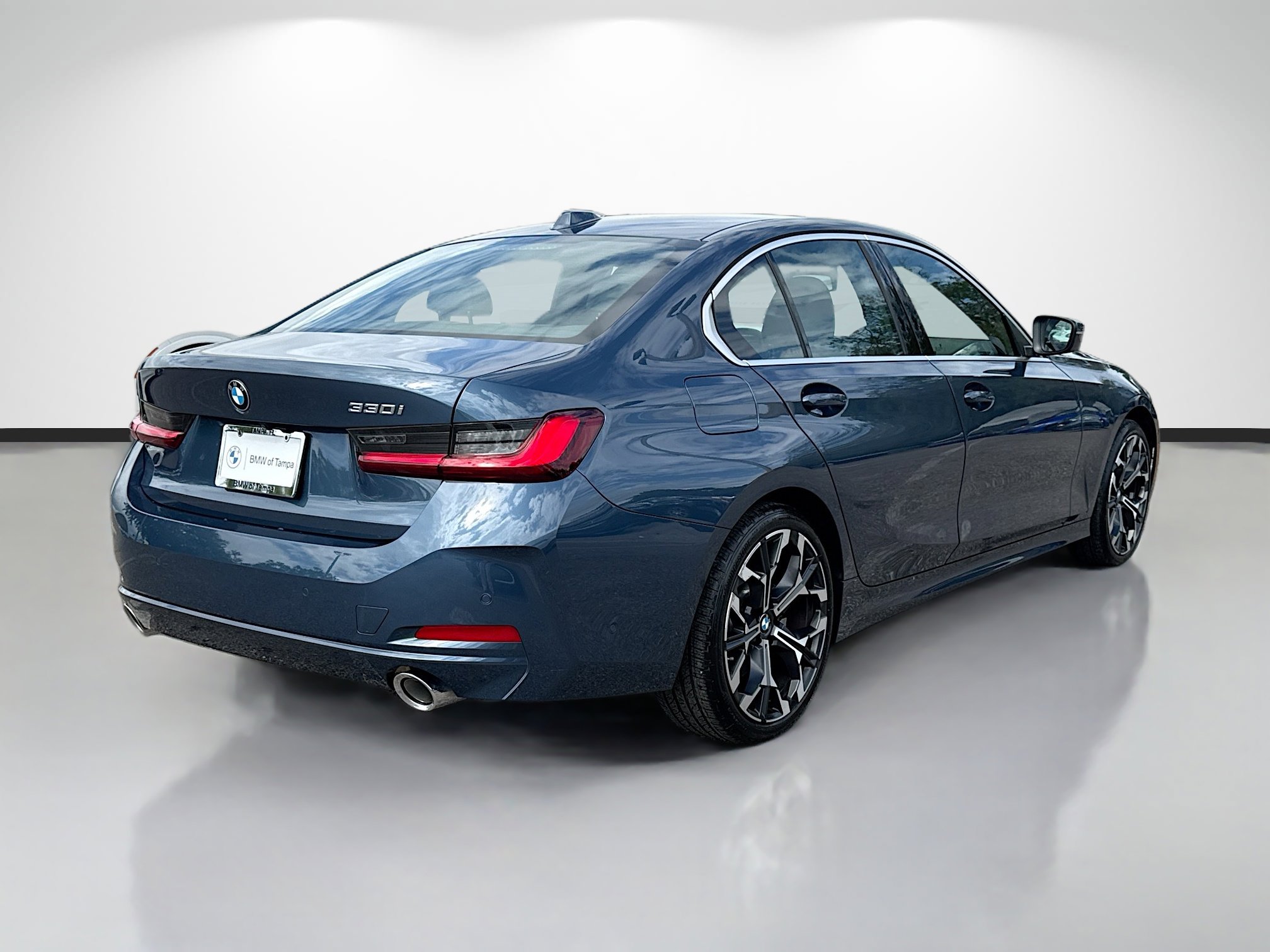 Used 2025 BMW 330i Sedan RWD image 3