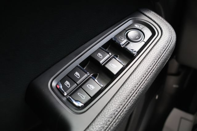 Used 2020 Porsche Macan AWD/4WD image 17