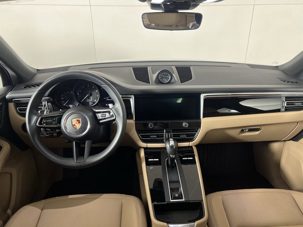 Certified 2025 Porsche Macan image 23