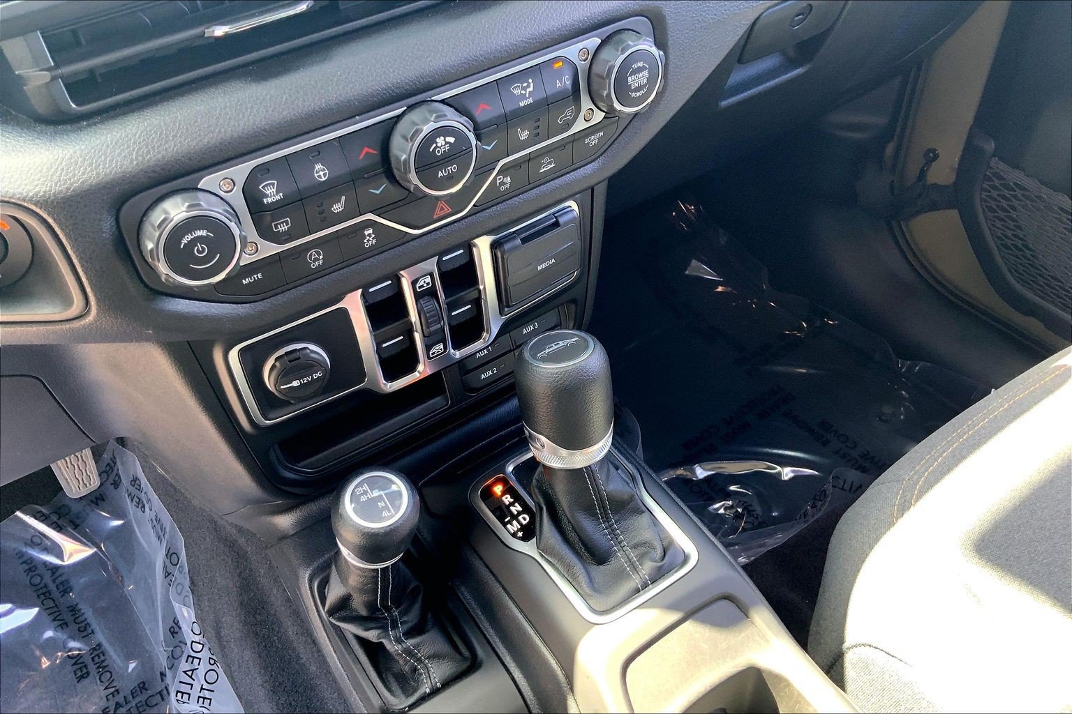 Certified 2025 Jeep Gladiator Sport AWD/4WD image 16