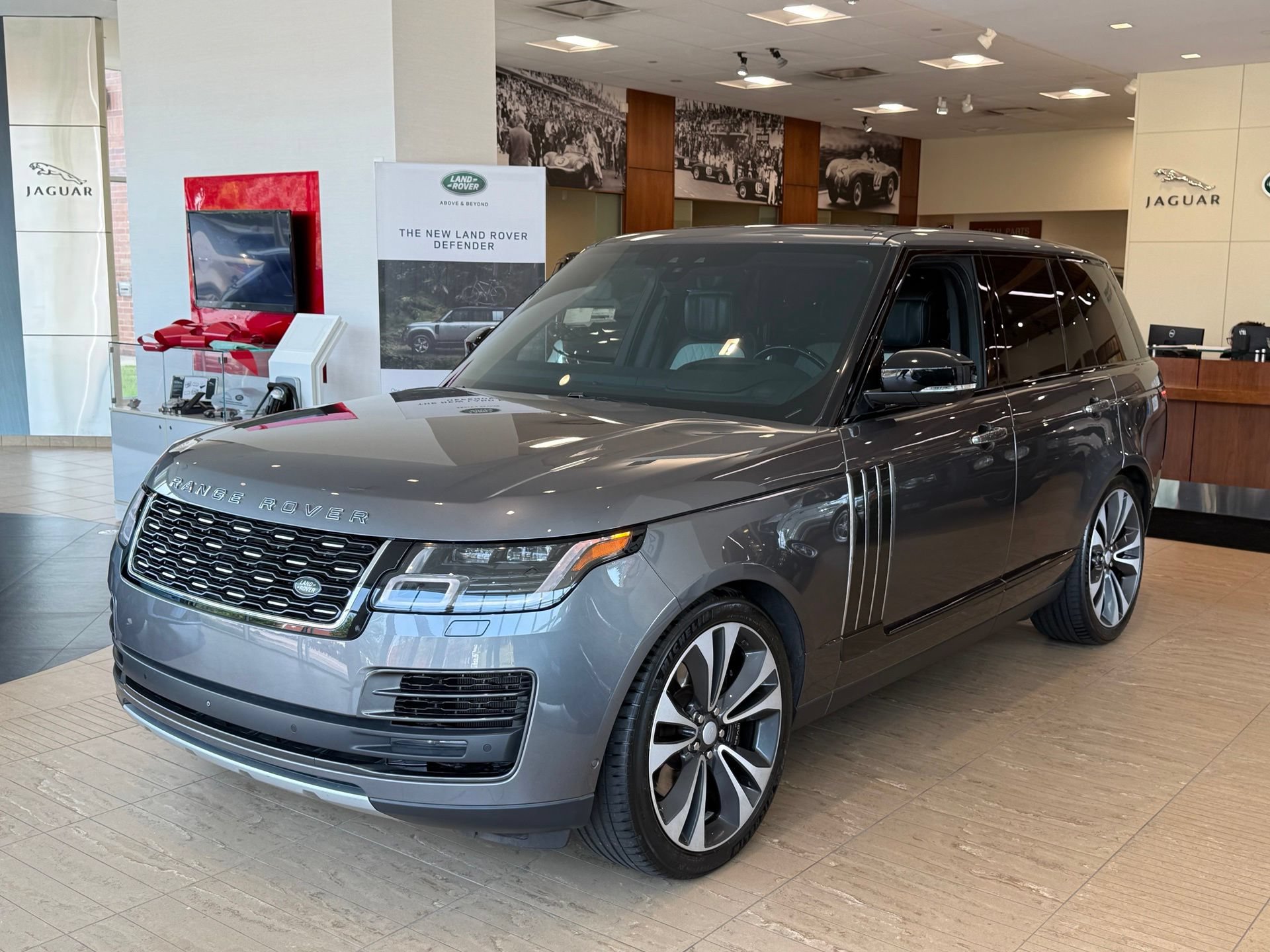 Used 2018 Land Rover Range Rover SV Autobiography Dynamic AWD/4WD image 2
