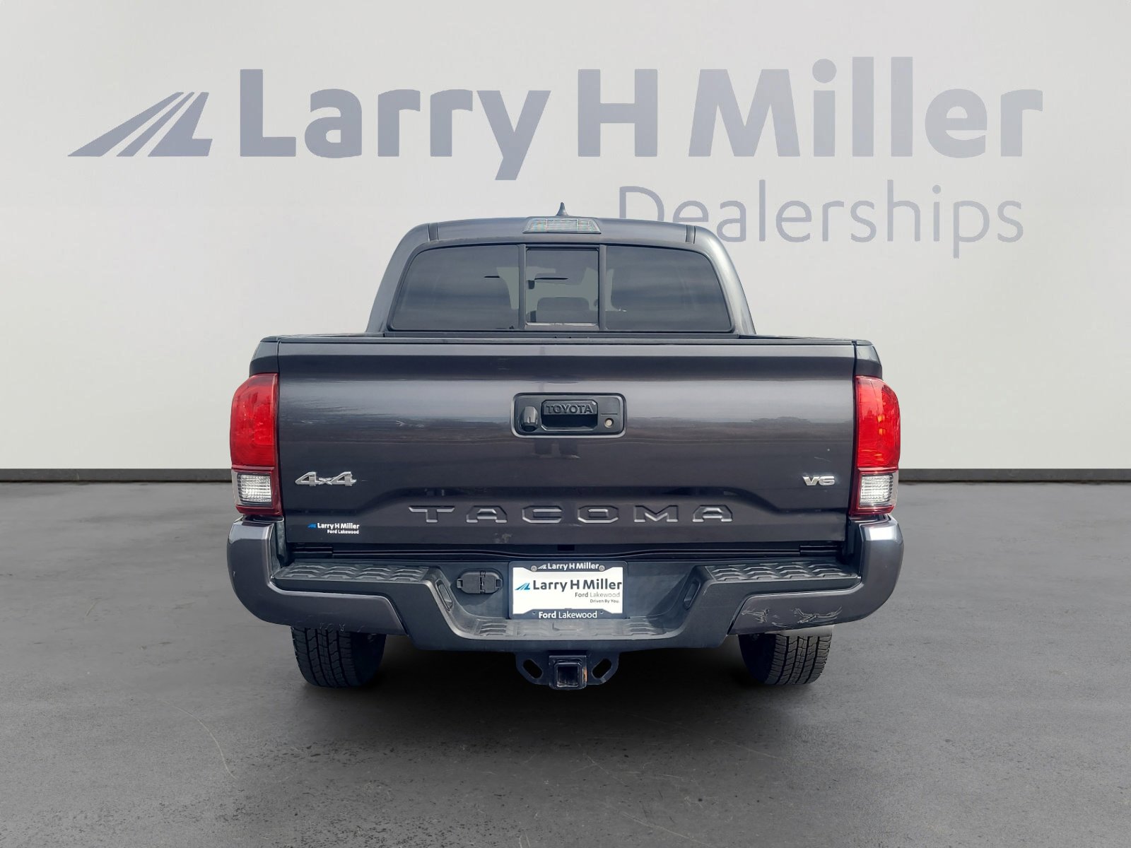 Used 2020 Toyota Tacoma SR image 4