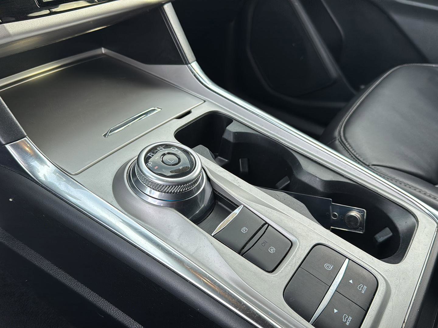 Used 2022 Ford Explorer XLT w/ Equipment Group 202A image 25