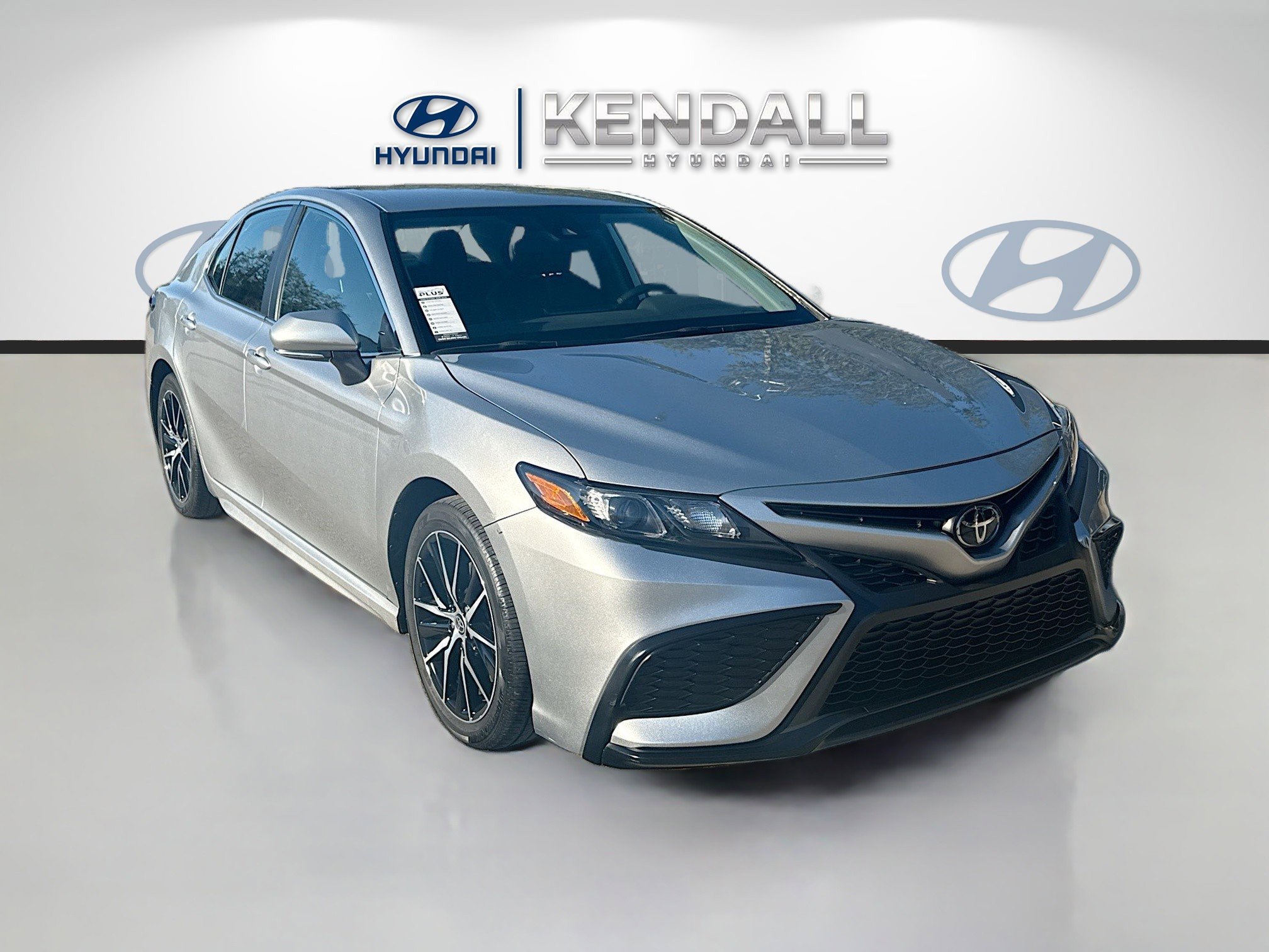Used 2023 Toyota Camry SE image 1