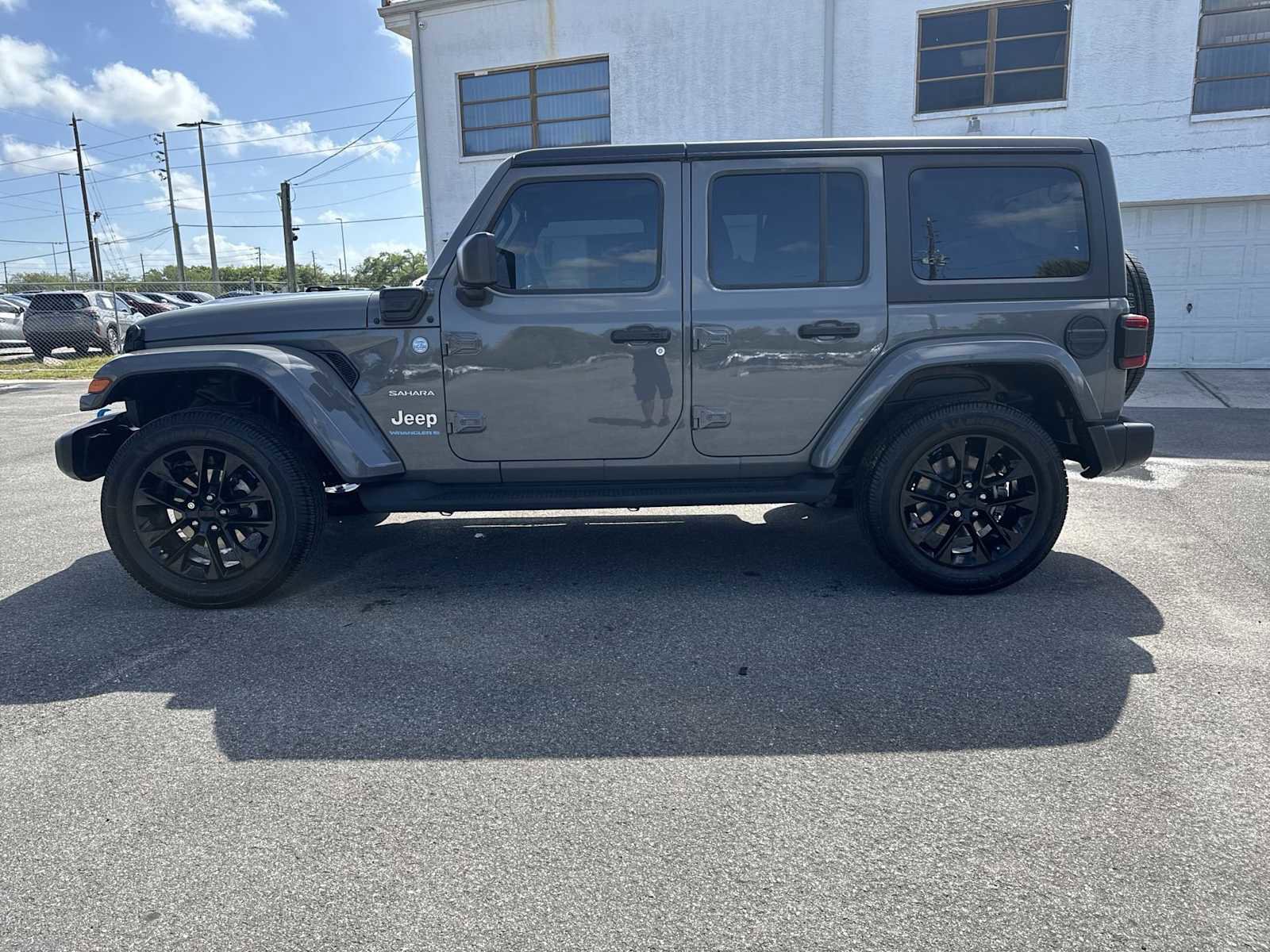 Used 2023 Jeep Wrangler Unlimited Sahara w/ Dual Top Group AWD/4WD image 3