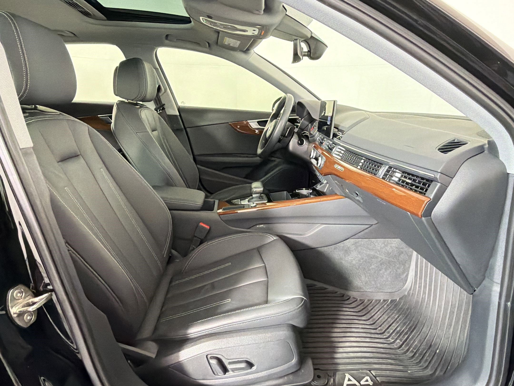 Used 2023 Audi A4 2.0T Premium w/ Convenience Package image 30