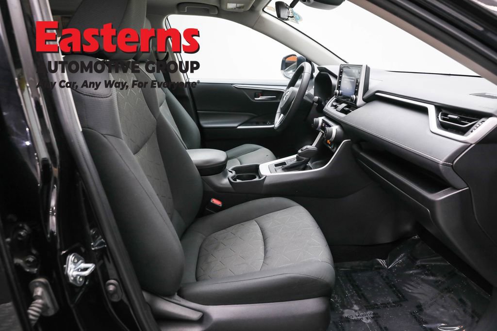 Used 2021 Toyota RAV4 XLE w/ Convenience Package image 25