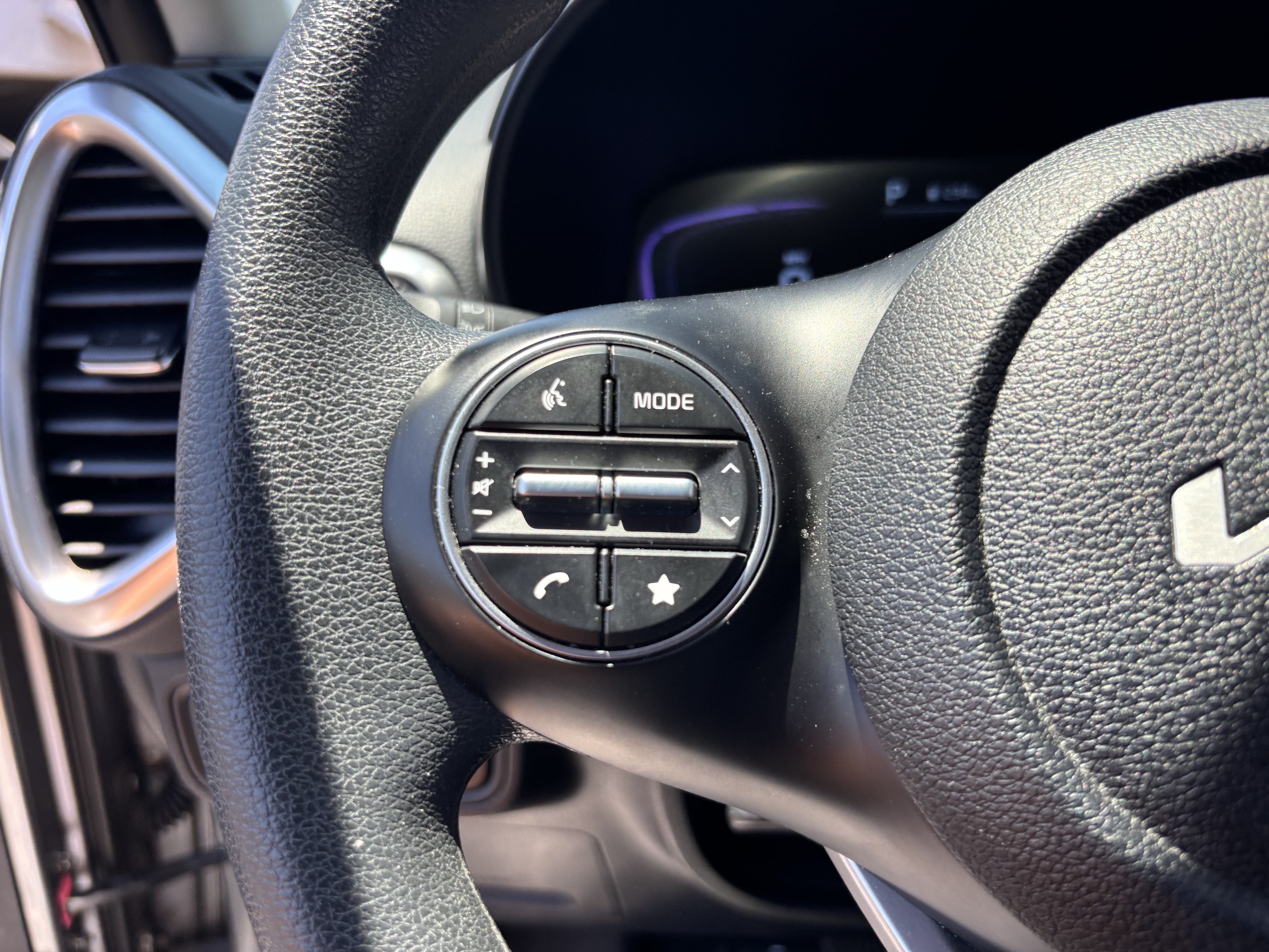 Certified 2025 Kia Soul LX w/ LX Technology Package FWD image 25