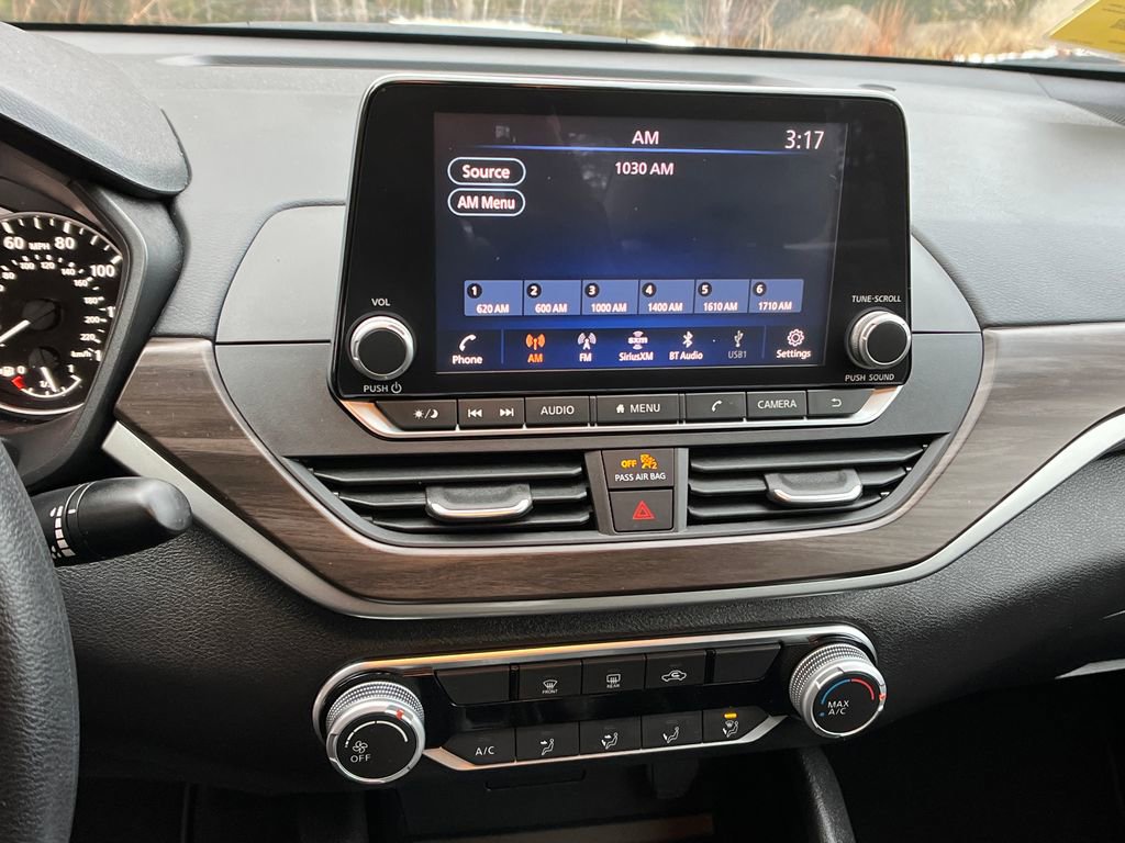 Used 2024 Nissan Altima 2.5 SV image 16