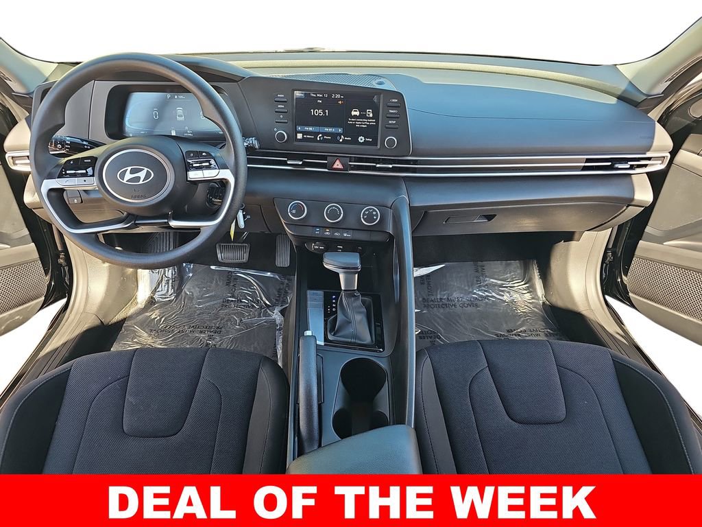 Used 2025 Hyundai Elantra SE image 9