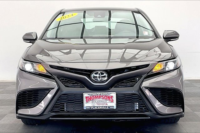 Used 2024 Toyota Camry SE image 2
